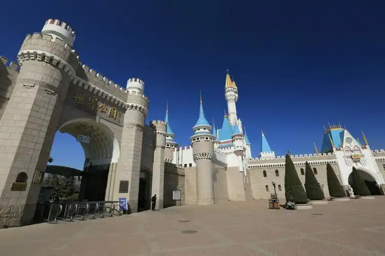 世界公园门外(门票100元,没进去)