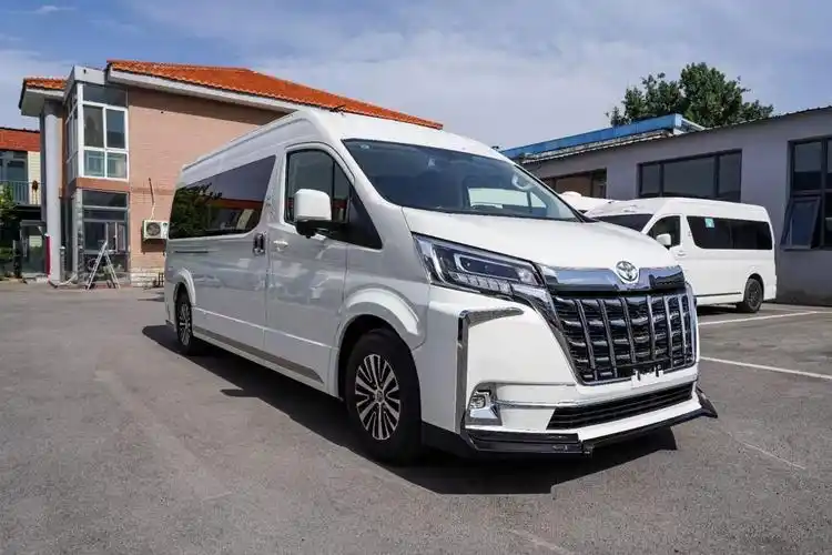 不仅烘托了很好的商务面包车型应有的野性,并且让整个前脸更加立体