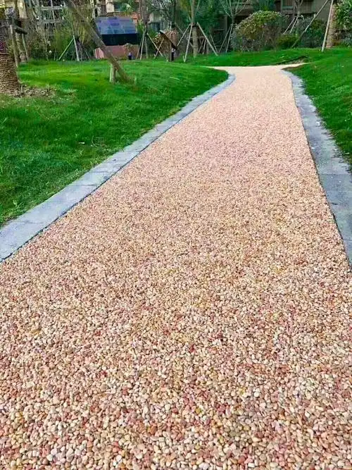 胶粘石透水地面耐用,耐磨特性优于沥青,接近于普通的地坪,避免了通常