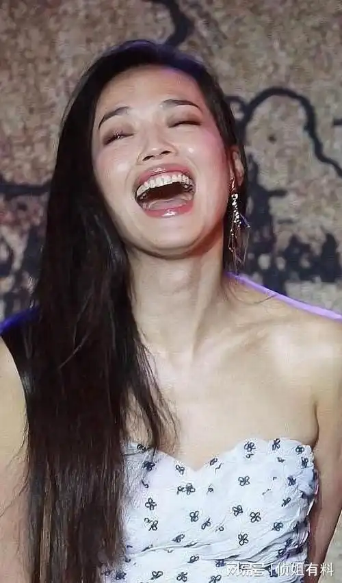 梳理下各路女星大悦时刻之畅怀大笑真容,可谓口吞山河,惊心动魄