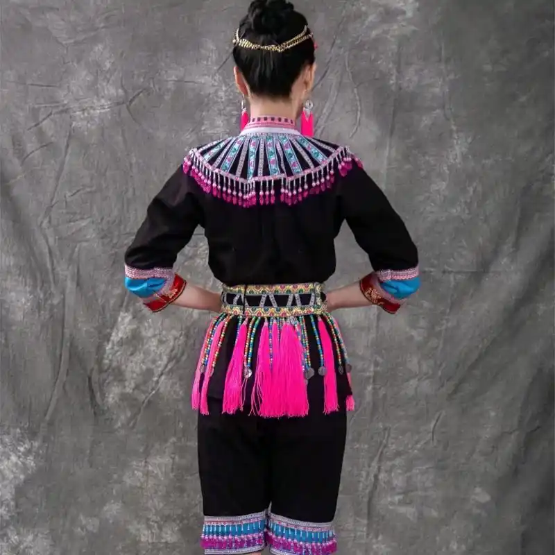 舞台上的你需要一套与众不同的演出服装,这款蓝靛瑶短裤套装绝对 - 抖