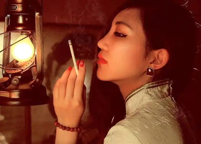 【精品伤感*人物素材】伤感素材 一个人的酒吧 不要再来伤害我 - 佳人