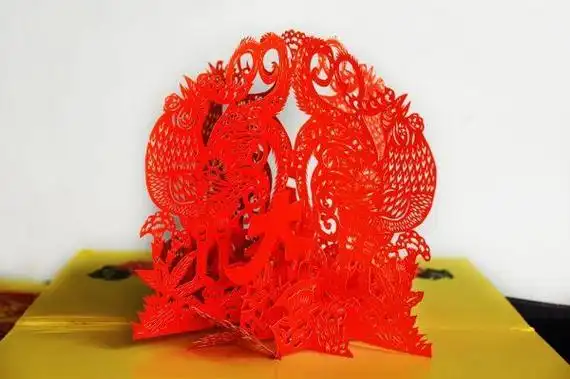 王涛的立体剪纸作品 鸡年大吉寓意吉祥如意