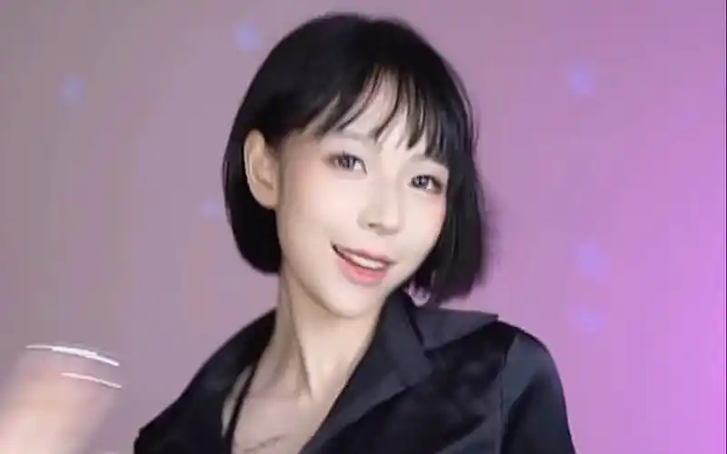 舞小喵 跳起来了 230818