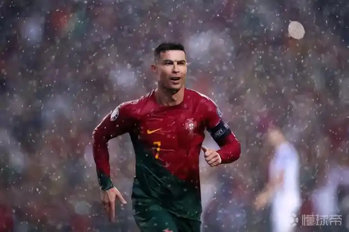 c罗本场壁纸&小小罗|葡萄牙|利雅得胜利|c罗|懂球帝