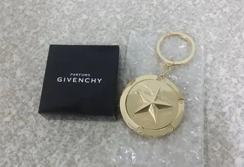 台湾专柜限量赠品 givenchy纪梵希金属五星钥匙扣包挂挂吊饰项链