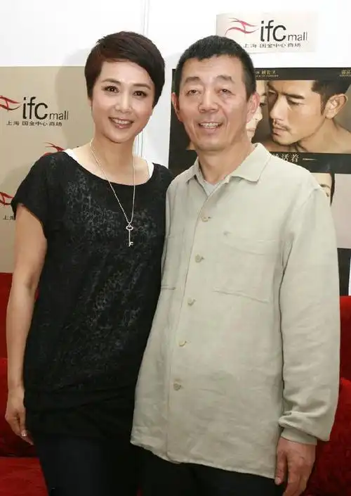 看过这5位貌丑男星的美妻,方知才华才是王道,长相真的不重要!