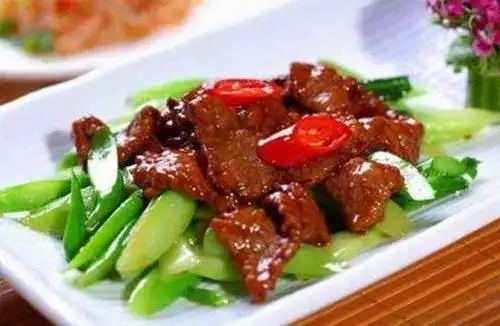 美食推荐:芥兰炒牛肉,番茄炒冬瓜,酸辣卷心菜