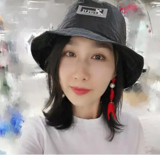 雷佳音的妻子翟煦飞:结婚10年,甘做全职妈妈,37岁现状让人羡慕