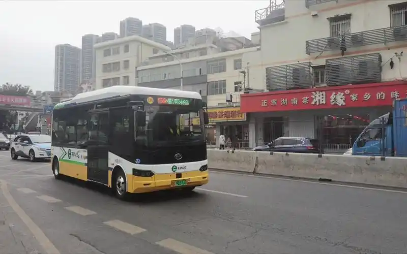 深圳东部公交836路(龙岗区第二人民医院-沙湾路口)比亚迪新版b7后排