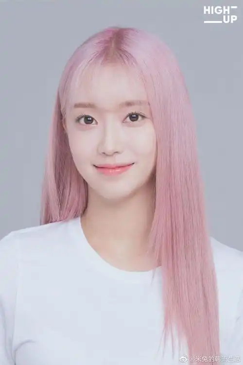 黛队长粉发好好看 气质完全不一样了(投稿的黑发也.