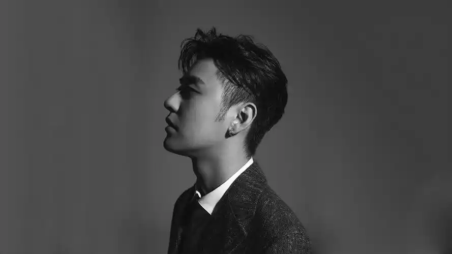 张云雷成熟魅力写真图片桌面壁纸,分辨率:1920x1080