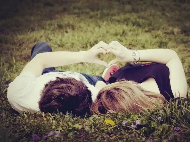 陪伴是最长情的告白,爱情,浪漫,唯美,爱心,草地,男人,女人,甜蜜,愿与