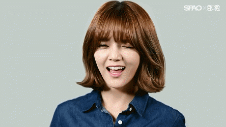 wink美女眨眼漂亮gif动图_动态图_表情包下载_soogif