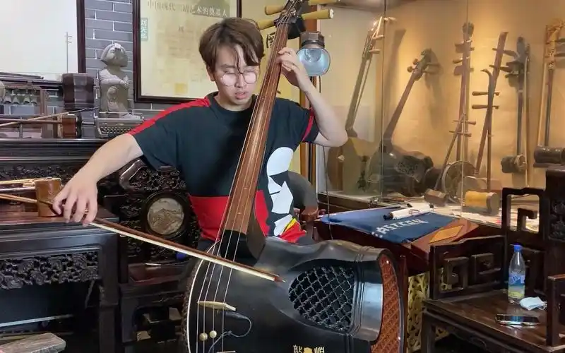 谁说民乐没有低音乐器它是唯一被世界低音乐器协会认可的革胡