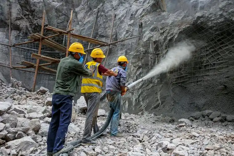 护坡喷浆浙江仙居杭温高铁隧道施工现场