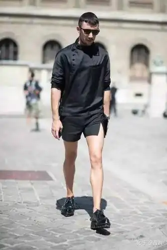 男生夏天穿的短裤是过膝好看还是不过膝好看啊?