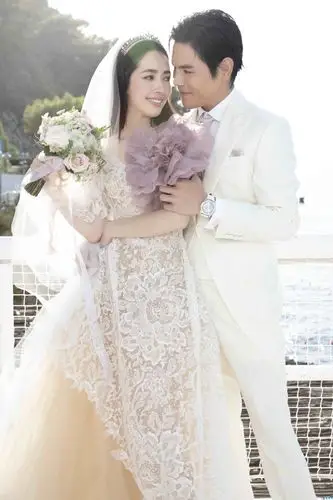 以爱之名ulyssenardin雅典表见证向佐大婚幸福时刻