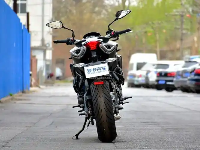 钱江贝纳利街跑车2016款黄龙600 abs版