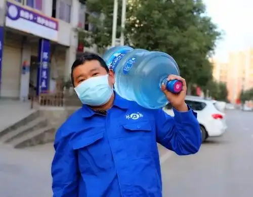 天然矿泉水有限责任公司,面对严峻的新冠疫情,勇于担当,精心组织动员