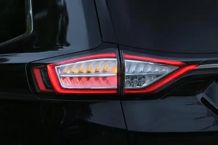 全led光源使锐界的尾灯看上去更锐利也更具科技感.
