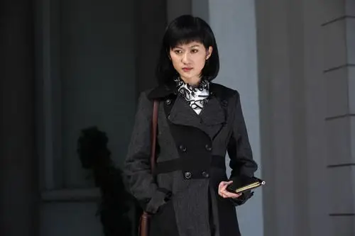 杨净如扮演知性记者杨净如有专业记者素养搜狐娱乐讯 日前,由东方飞云