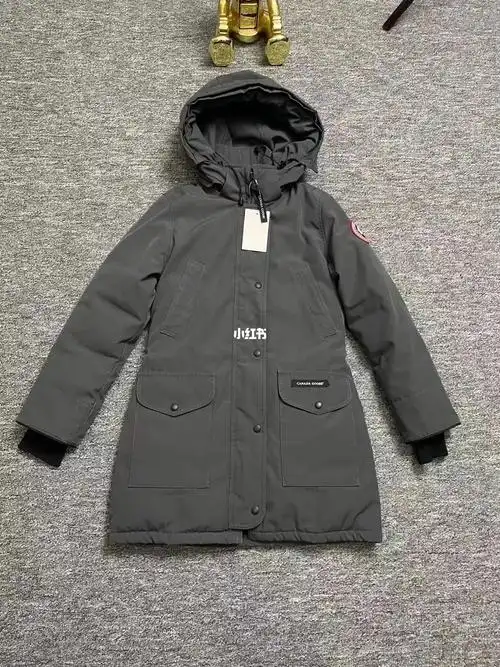 canadagoose女款大鹅派克羽绒服码数s
