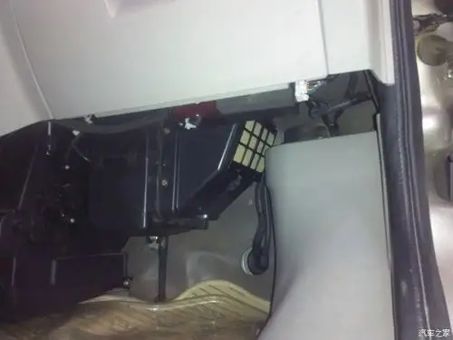 荣光安装空调滤芯