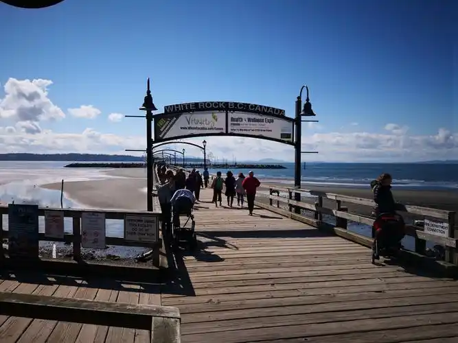 温哥华白石镇是一个海滨度假区,据说,很多中国富豪在此都有豪宅