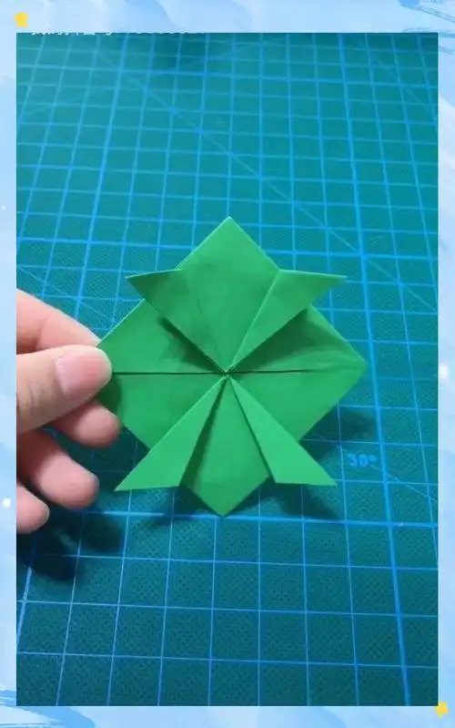 如何用一张纸折出会跳的小青蛙