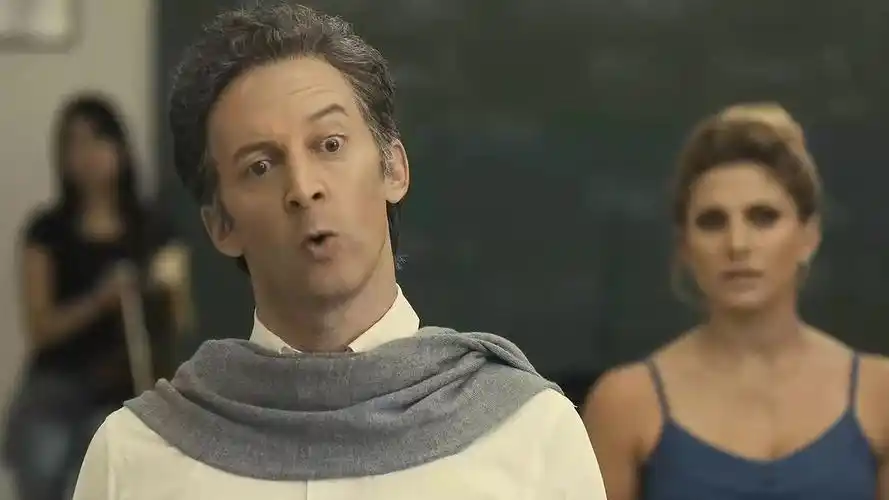 p>《惊声尖笑5》 i>(scary movie 5) /i>是由 a target="_blank"