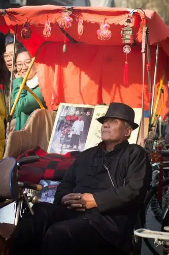 胡同里的大爷总是那么有范儿