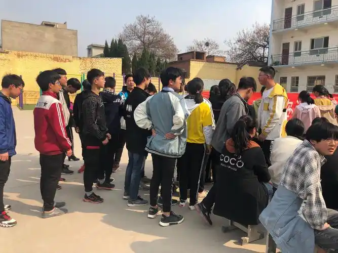 邙岭一中分校初三百日誓师——给自己的未来一片光明