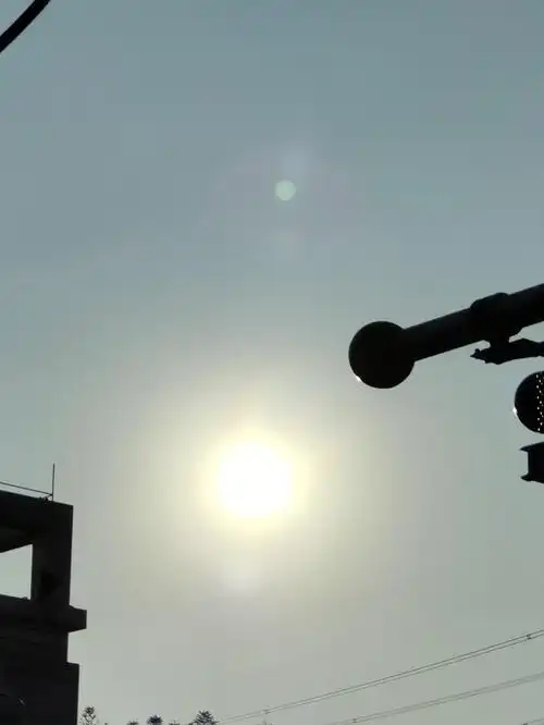 7月的太阳火辣辣,干活的热情红似火