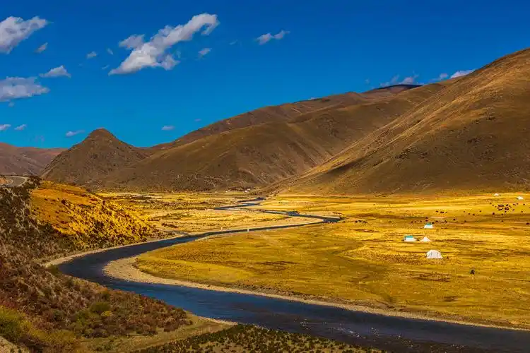 自驾大美四川川西行走在高山云海之间 之二理塘 - 美篇