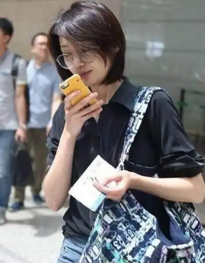 路人镜头下的女明星,关掉滤镜和美颜,网友:你觉得谁像路人?