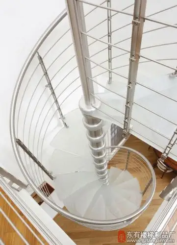 家装旋转楼梯不锈钢栏杆设计效果