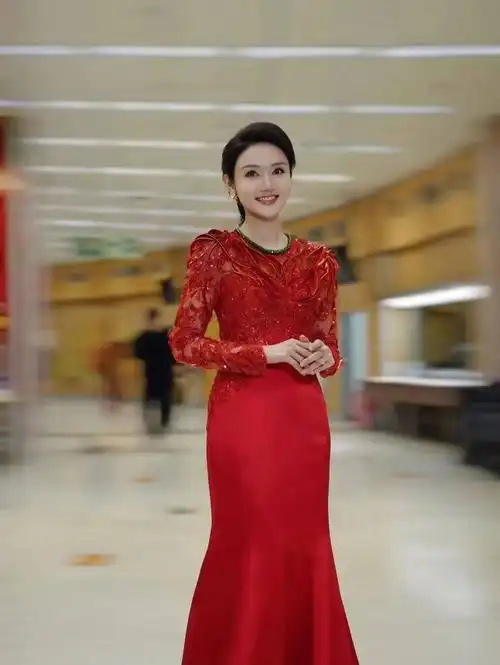 龙洋的春晚造型