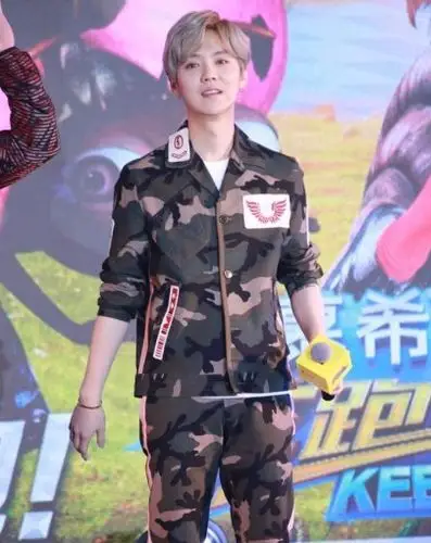 傻狍子鹿晗竟然开始扭秧歌这画风简直醉了