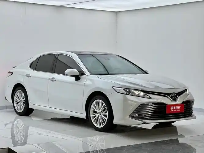 丰田凯美瑞2019款25l自动豪华版国Ⅵ