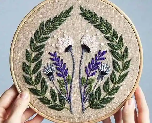 怎么简单在衣服上绣花怎么在衣服上绣小花