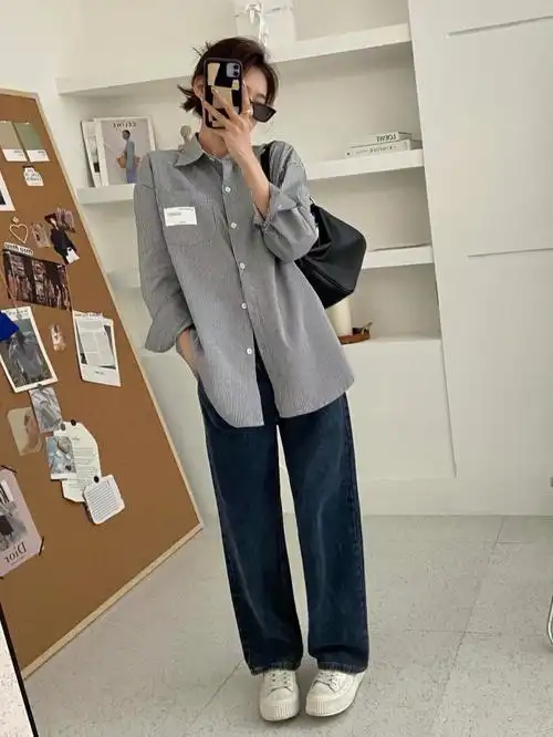 条纹衬衫搭配牛仔裤简简单单的