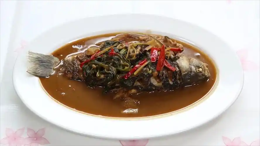 葱烤河鲫鱼怎么做?