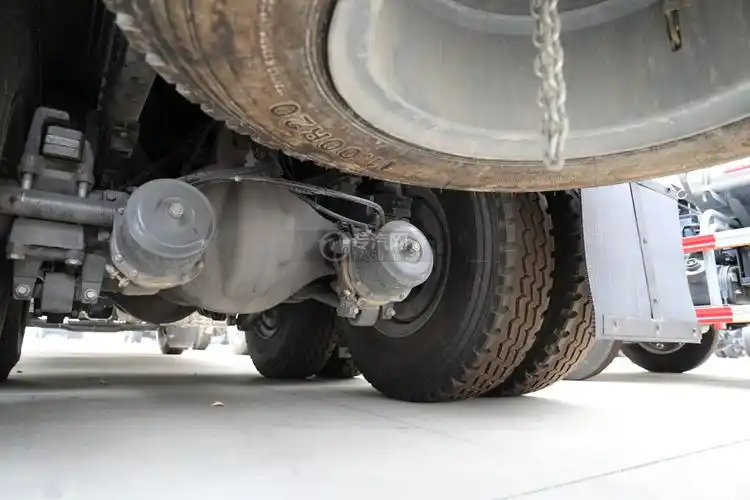 重汽豪沃tx后双桥国六207方供液车后桥