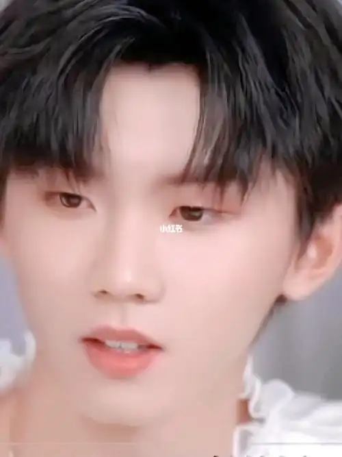 马嘉祺  宝宝好帅好漂亮 我好喜欢锁骨链 摇晃到我心里去了～90