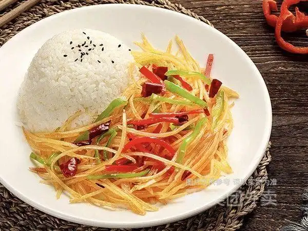 青椒土豆丝盖浇饭图片