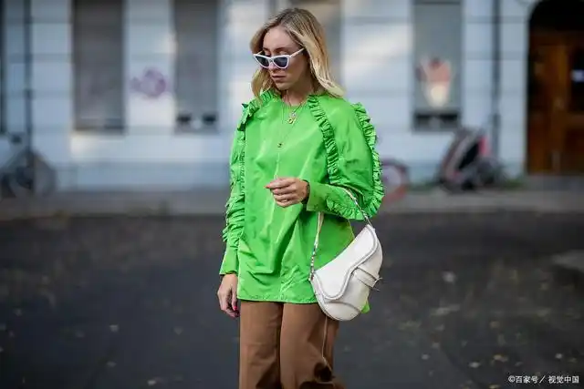 绿色上衣搭配什么颜色的裤子或裙子更好看有哪些禁忌