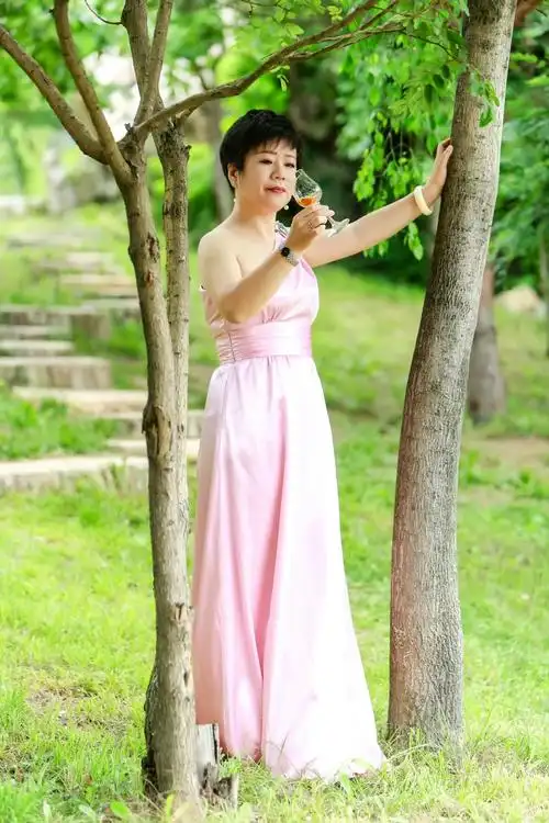 荣信智汇中国精英俱乐部—王艳梅女士风采篇 - 美篇