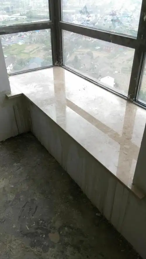 6月19日下午铺两个飘窗的大理石