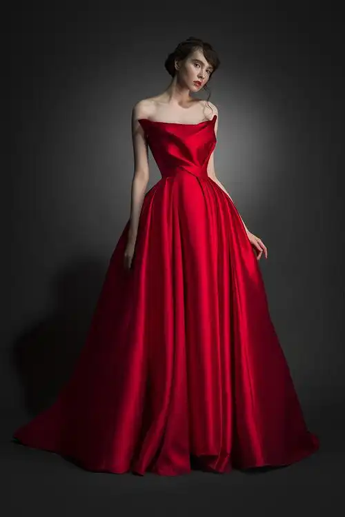 设计师实体店有样衣试2018最新原创红色抹胸高端婚纱礼服租借定制